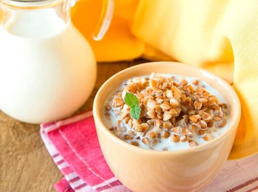 Brei mit Milch